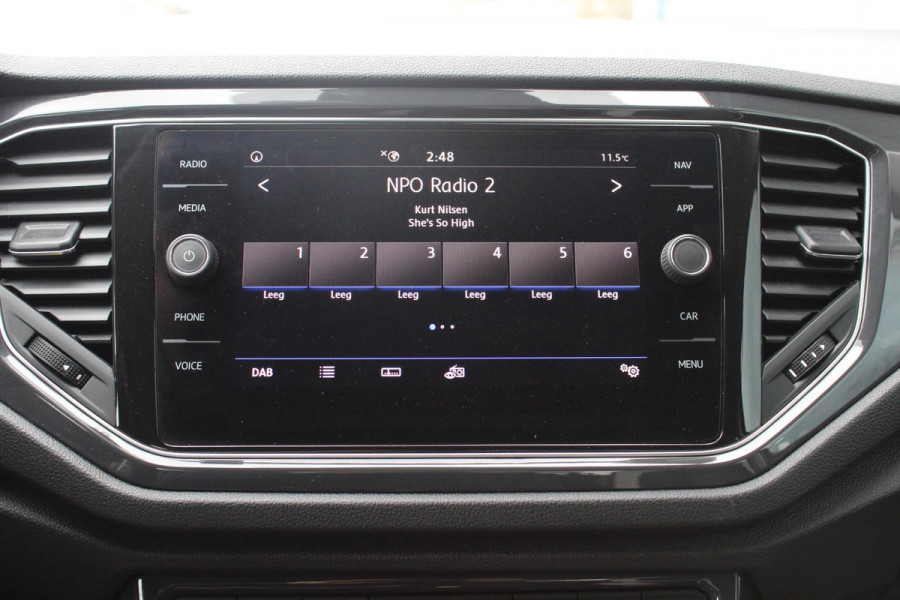 Volkswagen T-Roc 1.5 TSI Sport | Trekhaak | Stoelverwarming | Climate Control | Adaptive Cruise Control | Camera | Elektrische Klep | Navigatie |