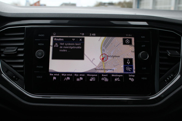 Volkswagen T-Roc 1.5 TSI Sport | Trekhaak | Stoelverwarming | Climate Control | Adaptive Cruise Control | Camera | Elektrische Klep | Navigatie |
