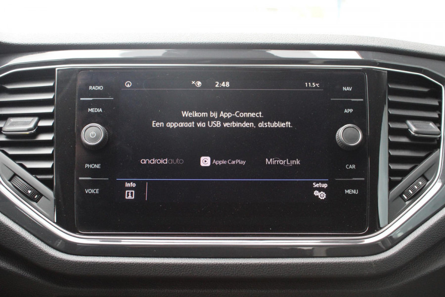 Volkswagen T-Roc 1.5 TSI Sport | Trekhaak | Stoelverwarming | Climate Control | Adaptive Cruise Control | Camera | Elektrische Klep | Navigatie |