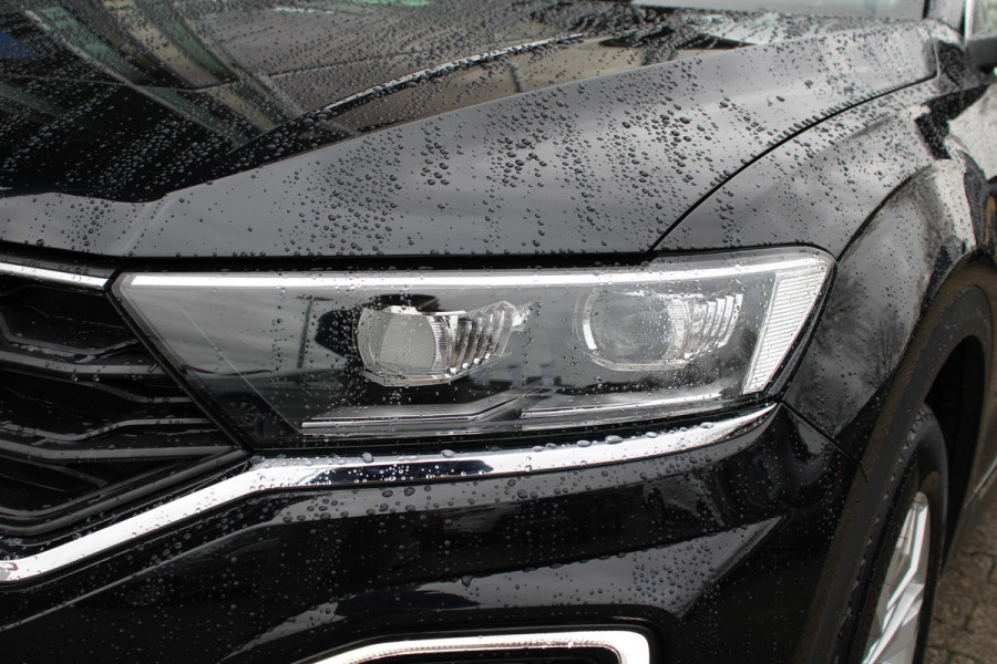 Volkswagen T-Roc 1.5 TSI Sport | Trekhaak | Stoelverwarming | Climate Control | Adaptive Cruise Control | Camera | Elektrische Klep | Navigatie |