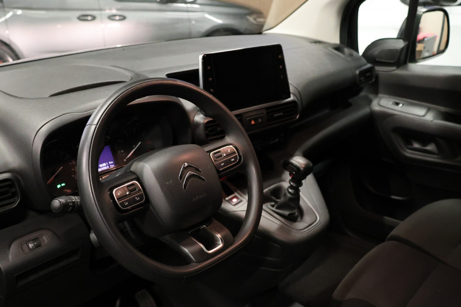 Citroën Berlingo 1.2 PureTech | Marge | BTW Vrij | Navigatie | Camera | CarPlay | 3-Zitter | Trekhaak | Airco | DAB | Nieuwe APK | Euro 6