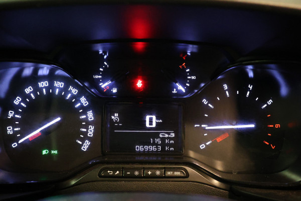 Citroën Berlingo 1.2 PureTech | Marge | BTW Vrij | Navigatie | Camera | CarPlay | 3-Zitter | Trekhaak | Airco | DAB | Nieuwe APK | Euro 6