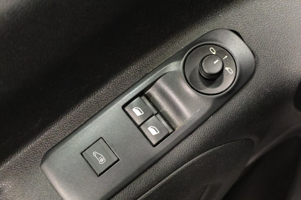 Citroën Berlingo 1.2 PureTech | Marge | BTW Vrij | Navigatie | Camera | CarPlay | 3-Zitter | Trekhaak | Airco | DAB | Nieuwe APK | Euro 6