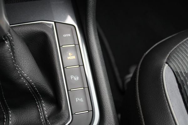 Volkswagen Tiguan 1.4 TSI eHybrid R-Line Business | Panoramadak | Adaptieve Cruise Control | 19 INCH Lichtmetalen Velgen | Camera