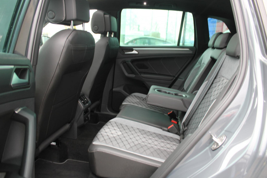 Volkswagen Tiguan 1.4 TSI eHybrid R-Line Business | Panoramadak | Adaptieve Cruise Control | 19 INCH Lichtmetalen Velgen | Camera