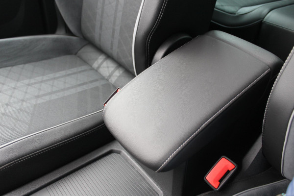 Volkswagen Tiguan 1.4 TSI eHybrid R-Line Business | Panoramadak | Adaptieve Cruise Control | 19 INCH Lichtmetalen Velgen | Camera