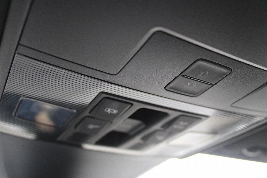 Volkswagen Tiguan 1.4 TSI eHybrid R-Line Business | Panoramadak | Adaptieve Cruise Control | 19 INCH Lichtmetalen Velgen | Camera