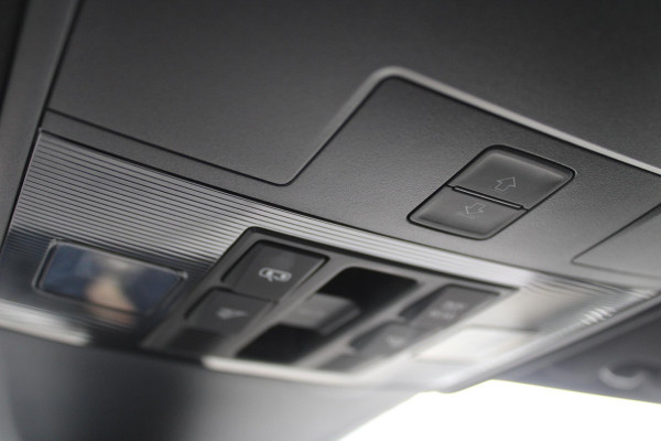 Volkswagen Tiguan 1.4 TSI eHybrid R-Line Business | Panoramadak | Adaptieve Cruise Control | 19 INCH Lichtmetalen Velgen | Camera