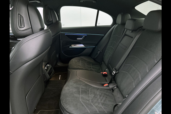 Mercedes-Benz E-Klasse 300 e AMG Plug-In Hybride AMG Line | Night Pakket | Distronic | Dodehoekassistent | AC en DC Laden | Stuur en Stoelverwarming. MB-paasweekend