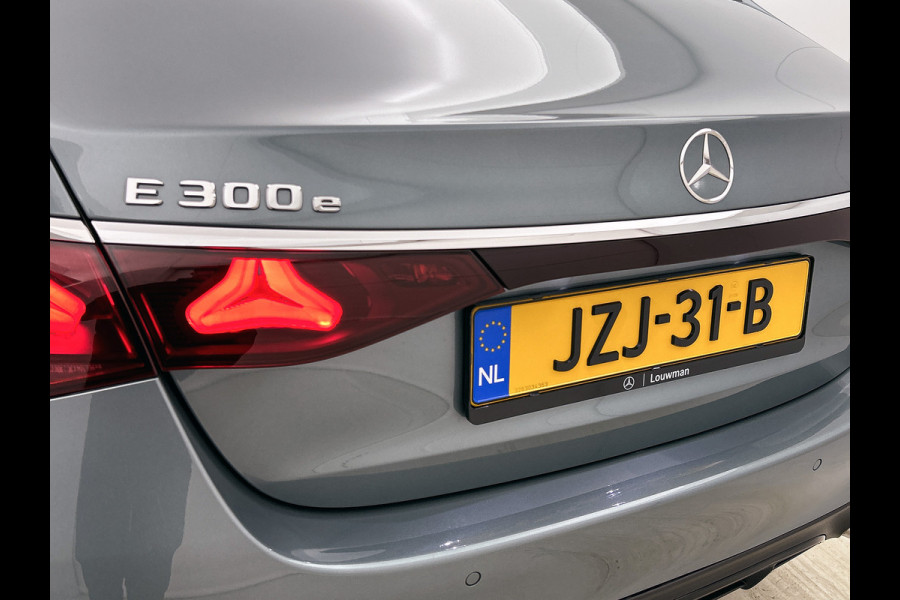 Mercedes-Benz E-Klasse 300 e AMG Plug-In Hybride AMG Line | Night Pakket | Distronic | Dodehoekassistent | AC en DC Laden | Stuur en Stoelverwarming. MB-paasweekend