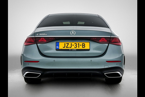 Mercedes-Benz E-Klasse 300 e AMG Plug-In Hybride AMG Line | Night Pakket | Distronic | Dodehoekassistent | AC en DC Laden | Stuur en Stoelverwarming. MB-paasweekend
