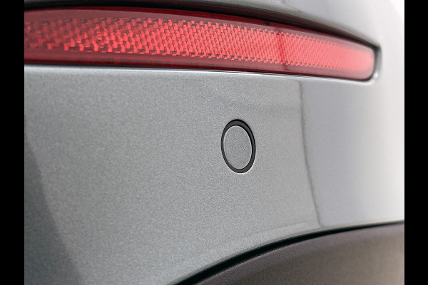 Mercedes-Benz E-Klasse 300 e AMG Plug-In Hybride AMG Line | Night Pakket | Distronic | Dodehoekassistent | AC en DC Laden | Stuur en Stoelverwarming. MB-paasweekend