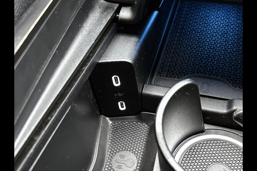 Mercedes-Benz E-Klasse 300 e AMG Plug-In Hybride AMG Line | Night Pakket | Distronic | Dodehoekassistent | AC en DC Laden | Stuur en Stoelverwarming. MB-paasweekend