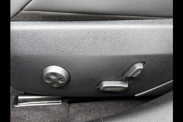 Mercedes-Benz E-Klasse 300 e AMG Plug-In Hybride AMG Line | Night Pakket | Distronic | Dodehoekassistent | AC en DC Laden | Stuur en Stoelverwarming. MB-paasweekend