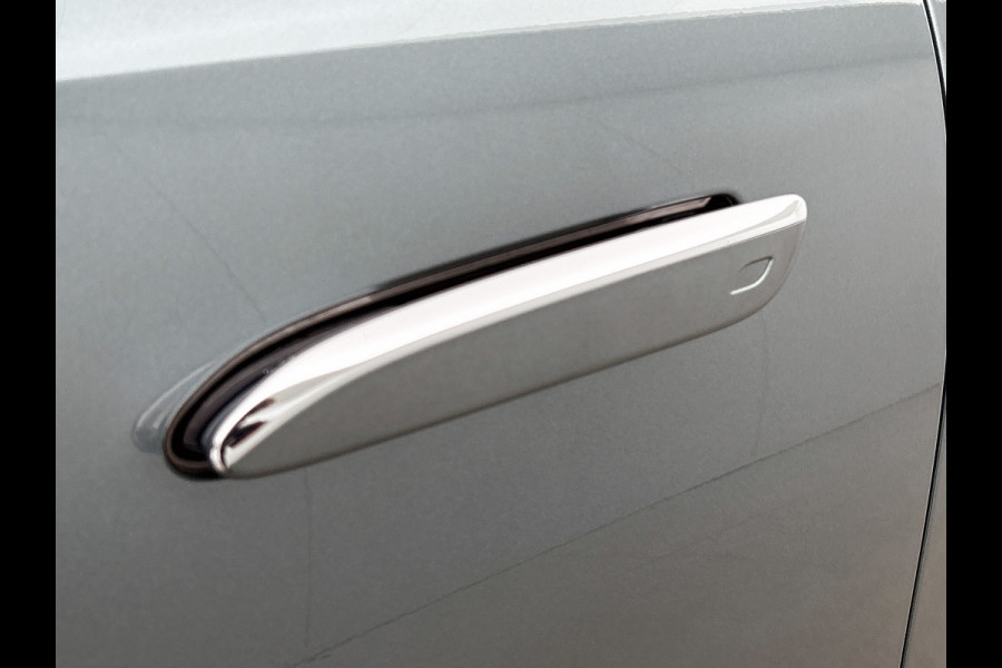 Mercedes-Benz E-Klasse 300 e AMG Plug-In Hybride AMG Line | Night Pakket | Distronic | Dodehoekassistent | AC en DC Laden | Stuur en Stoelverwarming. MB-paasweekend