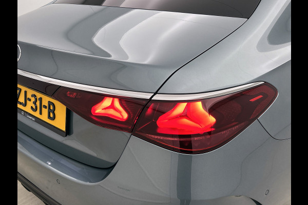 Mercedes-Benz E-Klasse 300 e AMG Plug-In Hybride AMG Line | Night Pakket | Distronic | Dodehoekassistent | AC en DC Laden | Stuur en Stoelverwarming. MB-paasweekend
