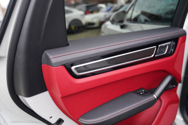 Porsche Cayenne Coupé 3.0 E-Hybrid | Techart | BTW | Sport uitlaat | Dealer onderhouden | Panorama | Head up | ACC | NAP NL |