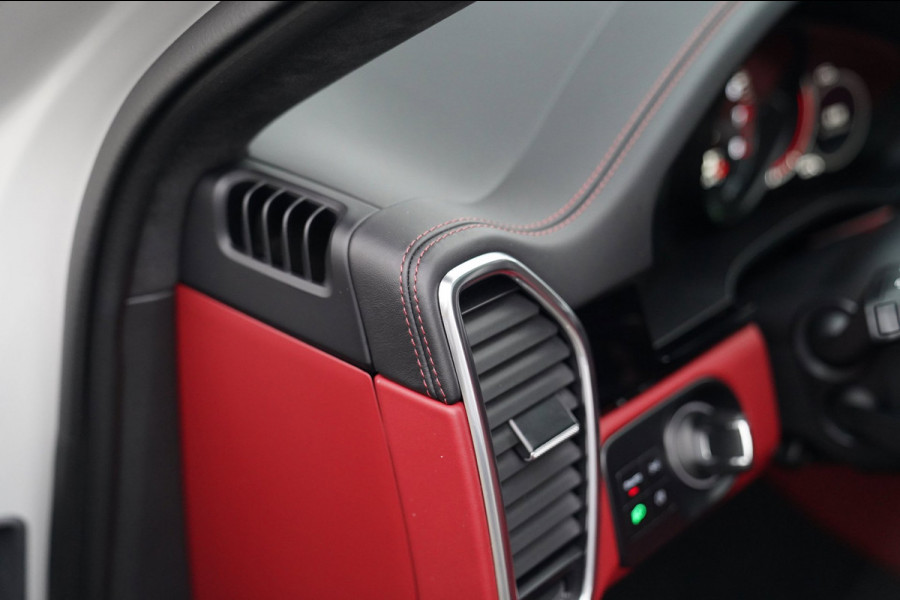 Porsche Cayenne Coupé 3.0 E-Hybrid | Techart | BTW | Sport uitlaat | Dealer onderhouden | Panorama | Head up | ACC | NAP NL |