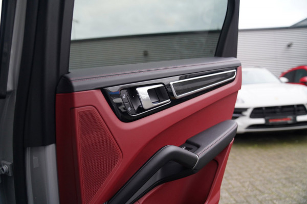 Porsche Cayenne Coupé 3.0 E-Hybrid | Techart | BTW | Sport uitlaat | Dealer onderhouden | Panorama | Head up | ACC | NAP NL |