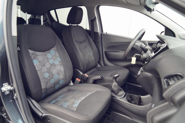 Opel KARL 1.0 Rocks Online Edition / NL-Auto / 138dkm NAP / Airco / 5-Deurs / Navi / Parkeersensoren