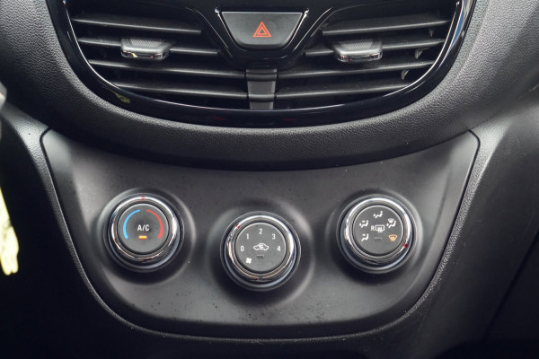 Opel KARL 1.0 Rocks Online Edition / NL-Auto / 138dkm NAP / Airco / 5-Deurs / Navi / Parkeersensoren