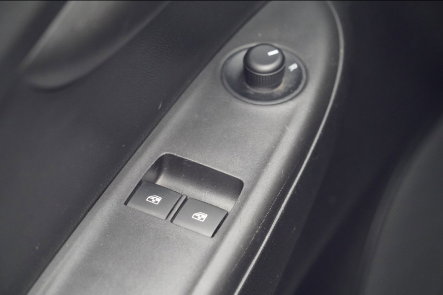 Opel KARL 1.0 Rocks Online Edition / NL-Auto / 138dkm NAP / Airco / 5-Deurs / Navi / Parkeersensoren