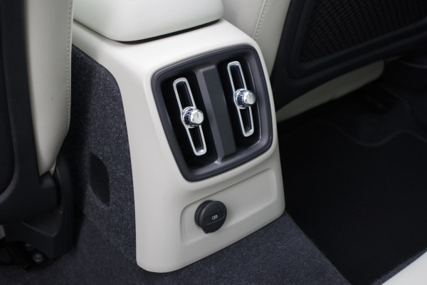 Volvo XC40 1.5 T4 211 PK Recharge Inscription, Leder, Panoramadak, Harman / Kardon, Adap. Cruise Control