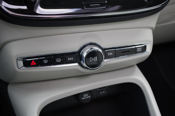 Volvo XC40 1.5 T4 211 PK Recharge Inscription, Leder, Panoramadak, Harman / Kardon, Adap. Cruise Control