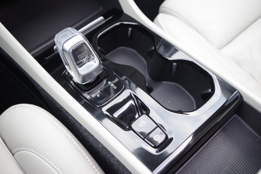 Volvo XC40 1.5 T4 211 PK Recharge Inscription, Leder, Panoramadak, Harman / Kardon, Adap. Cruise Control