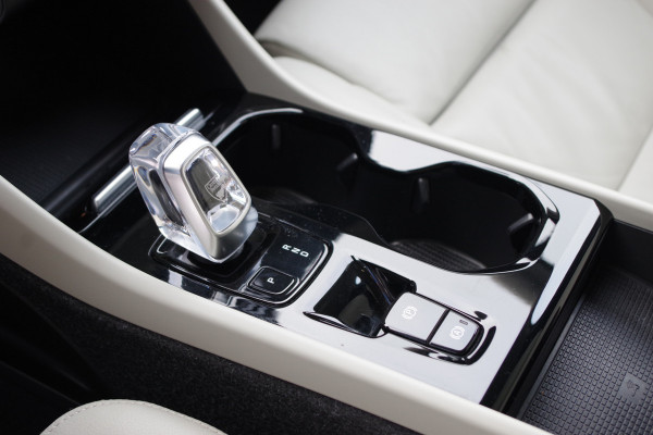 Volvo XC40 1.5 T4 211 PK Recharge Inscription, Leder, Panoramadak, Harman / Kardon, Adap. Cruise Control