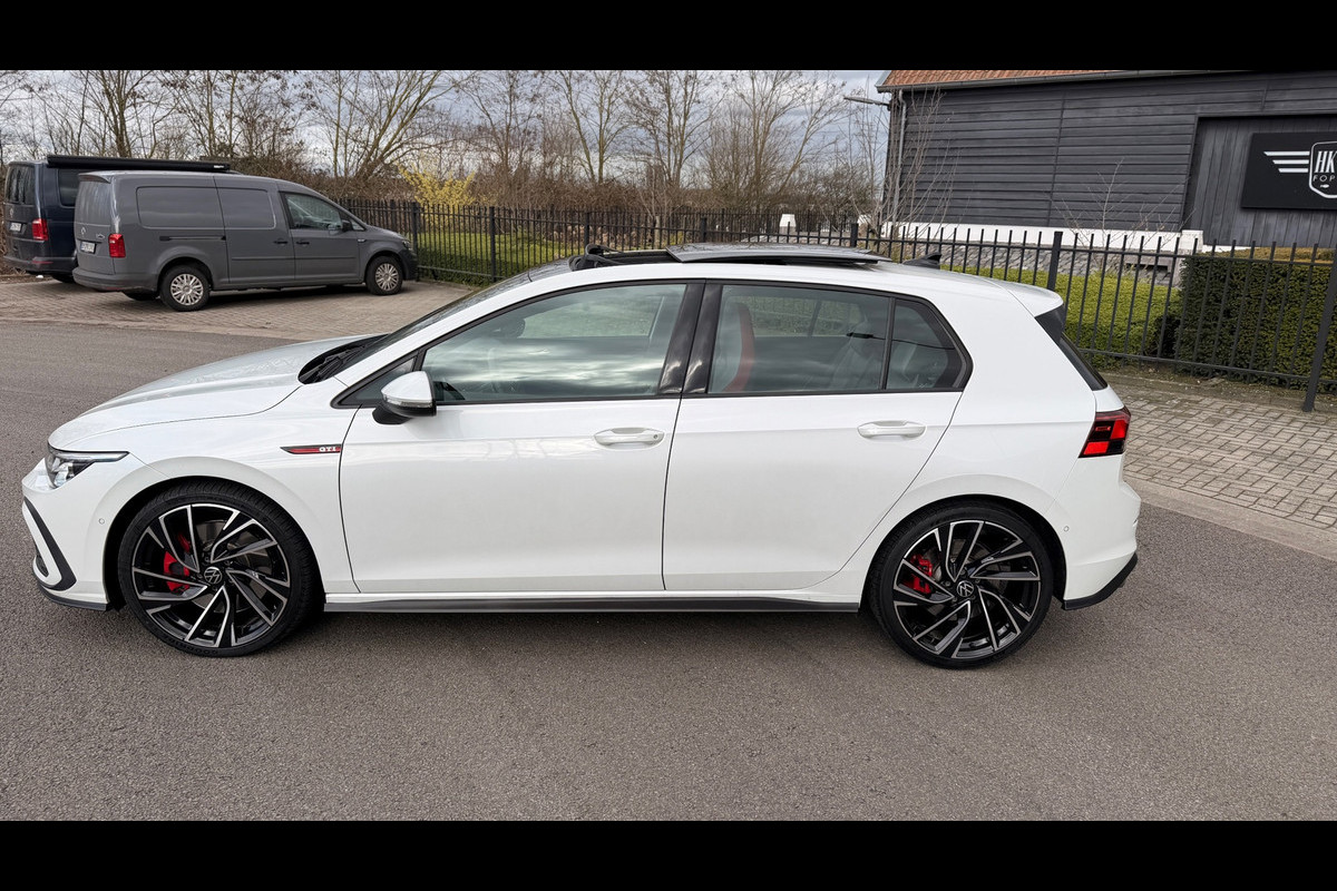 Volkswagen Golf 2.0 TSI GTI Panoramadak Leer Stoelverwarming/Verkoeling Camera Keyless entry