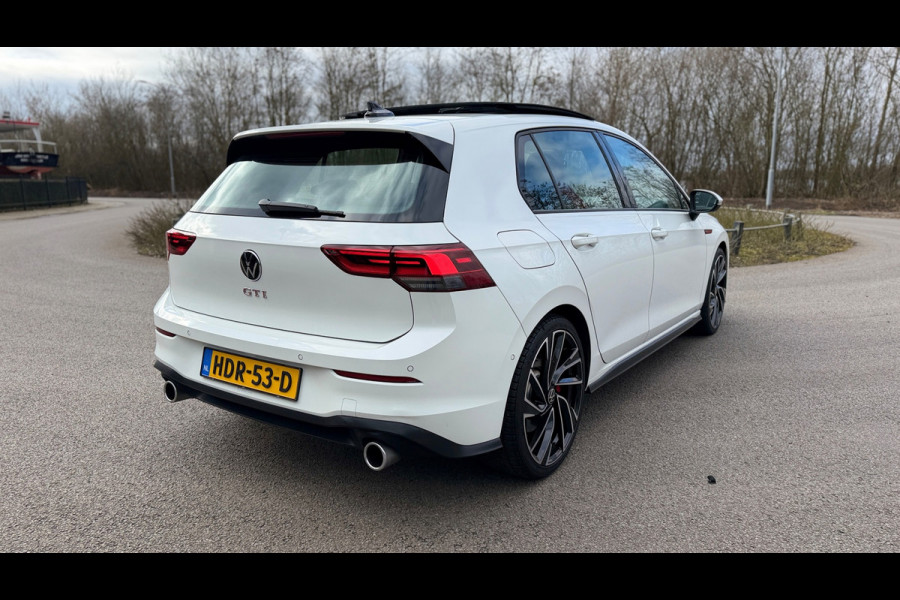 Volkswagen Golf 2.0 TSI GTI Panoramadak Leer Stoelverwarming/Verkoeling Camera Keyless entry