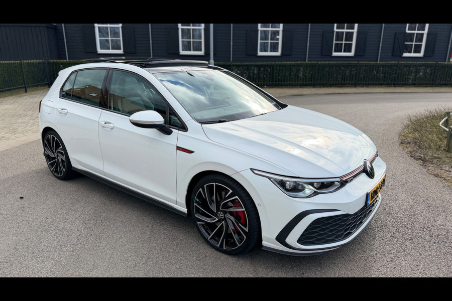 Volkswagen Golf 2.0 TSI GTI Panoramadak Leer Stoelverwarming/Verkoeling Camera Keyless entry