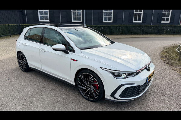 Volkswagen Golf 2.0 TSI GTI Panoramadak Leer Stoelverwarming/Verkoeling Camera Keyless entry