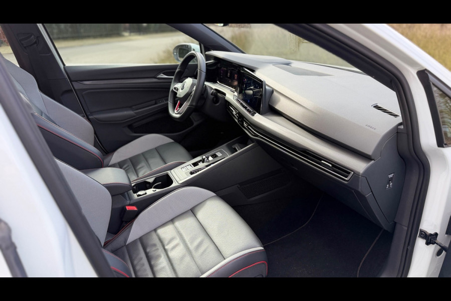 Volkswagen Golf 2.0 TSI GTI Panoramadak Leer Stoelverwarming/Verkoeling Camera Keyless entry