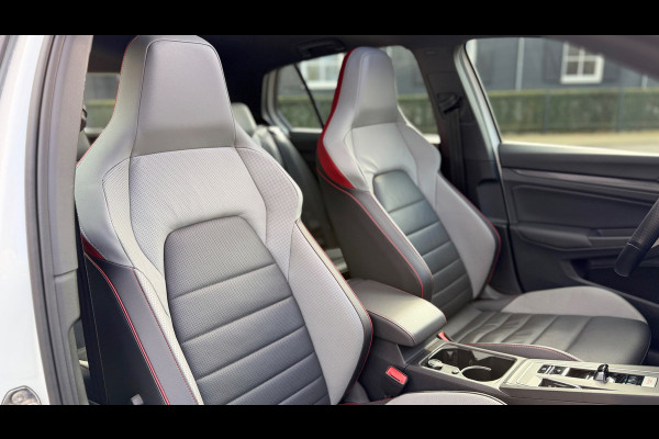 Volkswagen Golf 2.0 TSI GTI Panoramadak Leer Stoelverwarming/Verkoeling Camera Keyless entry