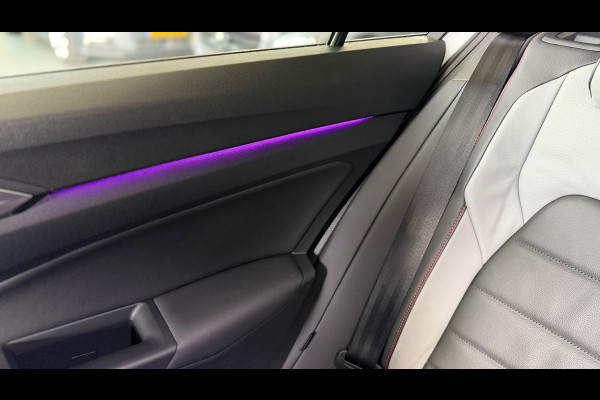 Volkswagen Golf 2.0 TSI GTI Panoramadak Leer Stoelverwarming/Verkoeling Camera Keyless entry