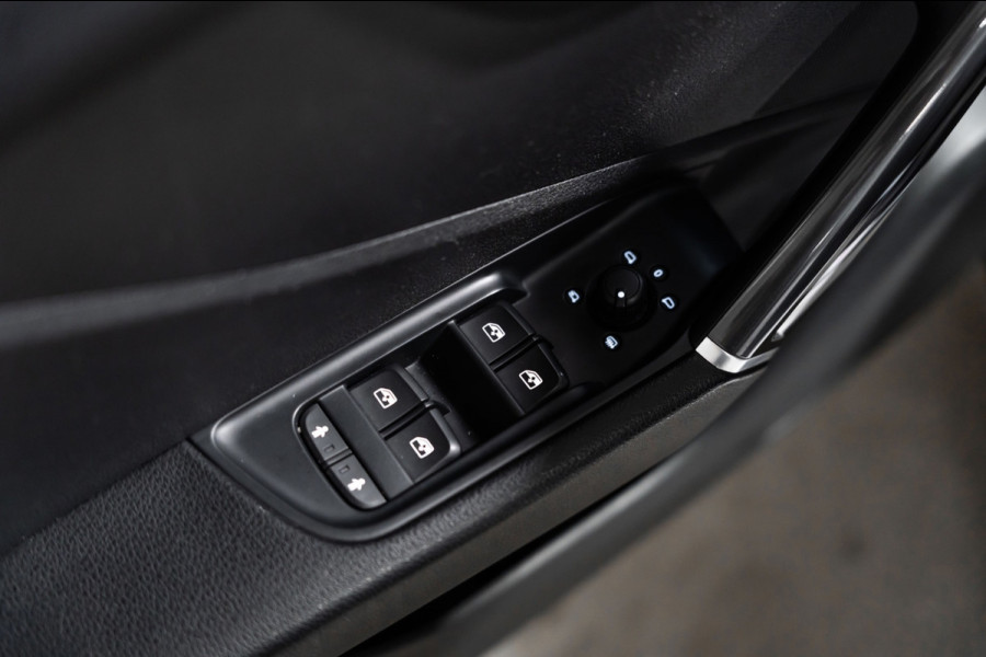 Audi Q2 35 TFSI CoD Sport S-Line DSG PANO NAVI PDC