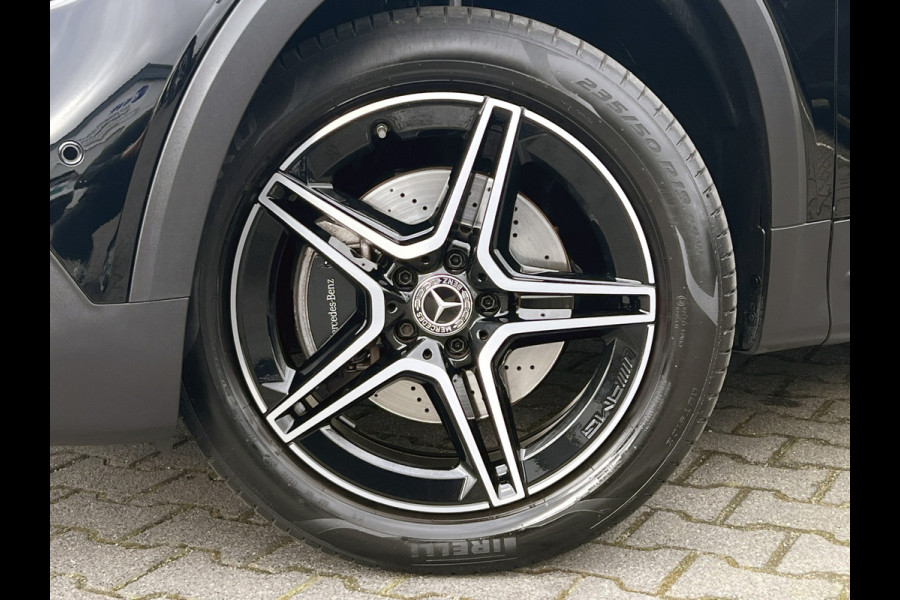 Mercedes-Benz Glb 200 AMG-Line | Pano | Trekhaak | Matrix LED | Memory | Sfeerverlichting