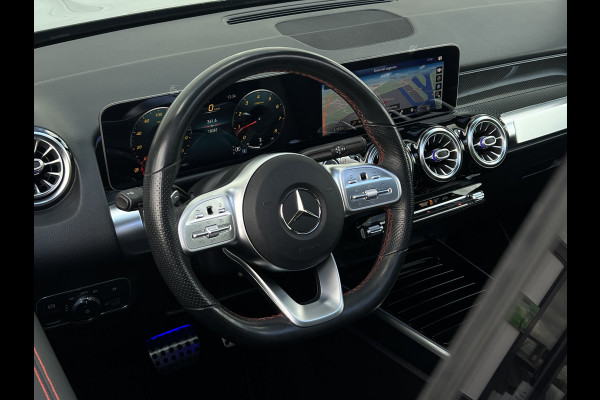 Mercedes-Benz Glb 200 AMG-Line | Pano | Trekhaak | Matrix LED | Memory | Sfeerverlichting