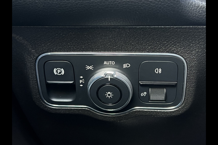 Mercedes-Benz Glb 200 AMG-Line | Pano | Trekhaak | Matrix LED | Memory | Sfeerverlichting