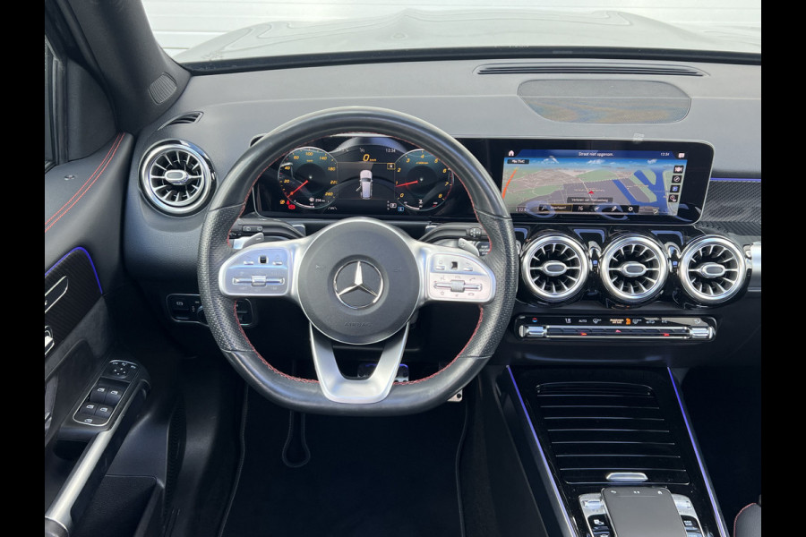 Mercedes-Benz Glb 200 AMG-Line | Pano | Trekhaak | Matrix LED | Memory | Sfeerverlichting