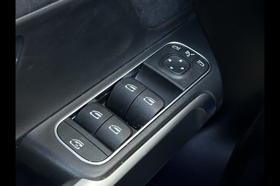 Mercedes-Benz Glb 200 AMG-Line | Pano | Trekhaak | Matrix LED | Memory | Sfeerverlichting