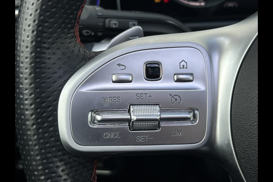 Mercedes-Benz Glb 200 AMG-Line | Pano | Trekhaak | Matrix LED | Memory | Sfeerverlichting