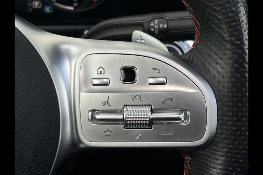 Mercedes-Benz Glb 200 AMG-Line | Pano | Trekhaak | Matrix LED | Memory | Sfeerverlichting