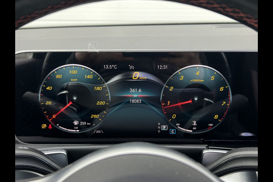 Mercedes-Benz Glb 200 AMG-Line | Pano | Trekhaak | Matrix LED | Memory | Sfeerverlichting