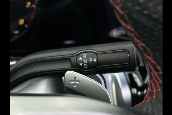 Mercedes-Benz Glb 200 AMG-Line | Pano | Trekhaak | Matrix LED | Memory | Sfeerverlichting