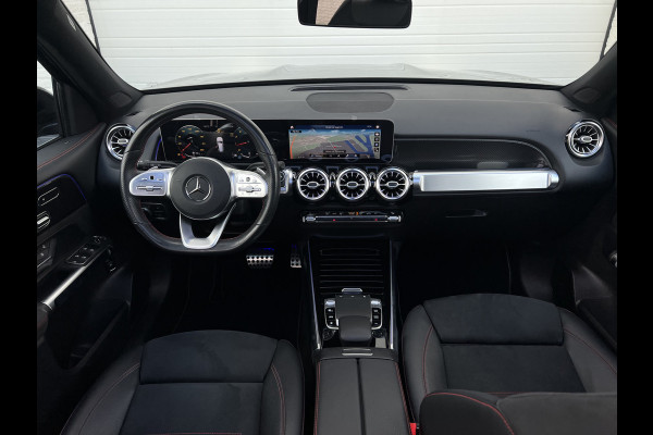 Mercedes-Benz Glb 200 AMG-Line | Pano | Trekhaak | Matrix LED | Memory | Sfeerverlichting