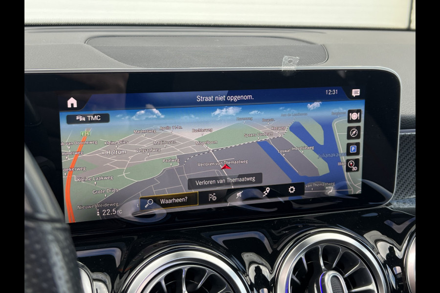 Mercedes-Benz Glb 200 AMG-Line | Pano | Trekhaak | Matrix LED | Memory | Sfeerverlichting