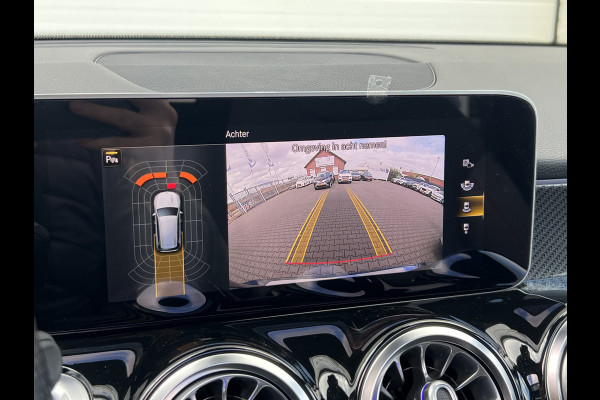 Mercedes-Benz Glb 200 AMG-Line | Pano | Trekhaak | Matrix LED | Memory | Sfeerverlichting